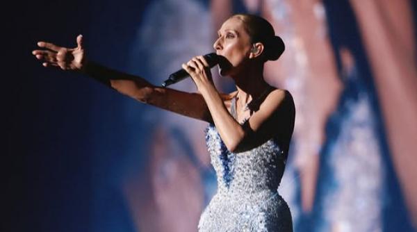 celine dion a purtat o rochie cu 6 000 de cristale si 5 000 de perle la concertul din paris