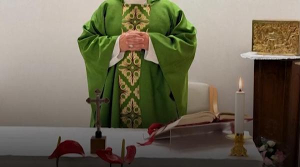 Vaticanul a publicat primele imagini cu Papa Leon, după operația de cancer pulmonar suferită la începutul săptămânii