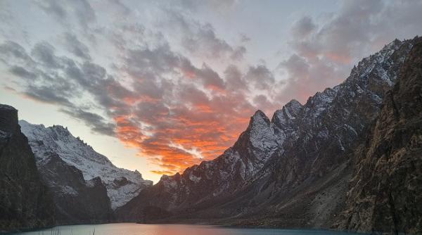 acolo unde muntii ating cerul din pakistan samanii spun ca vorbesc cu zanele misterele din valea ishkoman