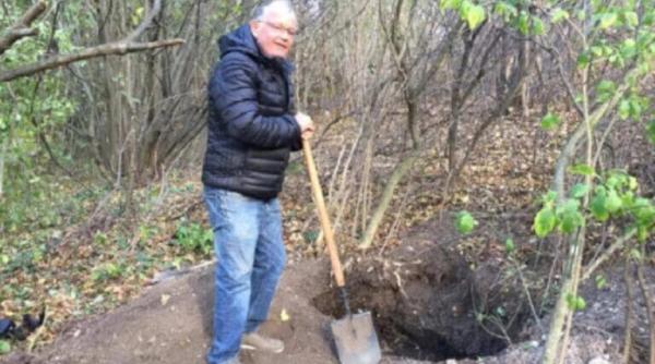 Au fugit în România din calea rușilor. 80 de ani mai târziu, fiul lor a urmat o hartă scrisă de mână ca să dezgroape comoara familiei