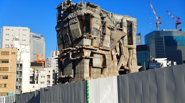 Un arhitect japonez și-a construit singur, cu mâinile lui, o clădire din beton timp de 21 de ani. Cum arată Arimasuton