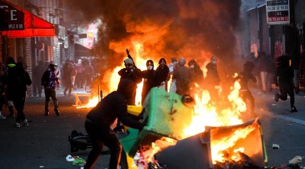 Europa fierbe din cauza scumpirilor. Protestele din marile orașe scot la iveală aceeași frustrare: banii nu mai ajung