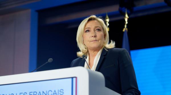 marine le pen il ataca pe emmanuel macron dupa protestele violente din franta si spune ca e lipsit de credibilitate si autoritate