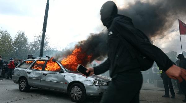 ministrul de interne francez recunoaste ca a pierdut controlul in timpul violentelor si si a prezentat demisia macron a respins o