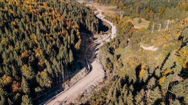 O nouă alternativă la DN1 prinde contur: „Autostrada” din Valea Doftanei va trece prin munți. Lucrările au ajuns la 28%