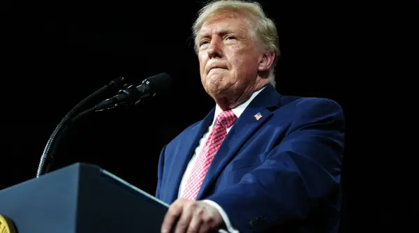 donald trump ii ameninta pe americani ca america va arde ca franta daca democratii castiga alegerile din noiembrie