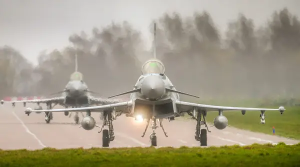 londra trimite avioane de lupta eurofighter typhoon sa apere arabia saudita de atacurile rebelilor houthi sustinuti de iran