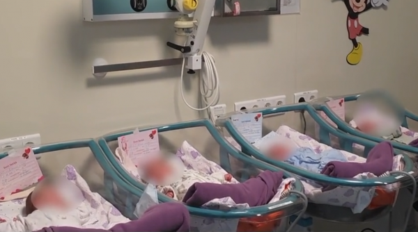 povestea cvadrupletilor din miercurea ciuc la nastere aveau doar 750 de grame dupa trei luni in maternitate pot fi luati acasa