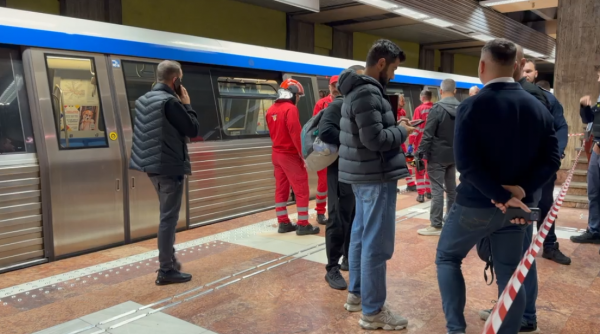 tentativa de sinucidere la metrou la statia constantin brancoveanu un tanar a fost scos de pe sine