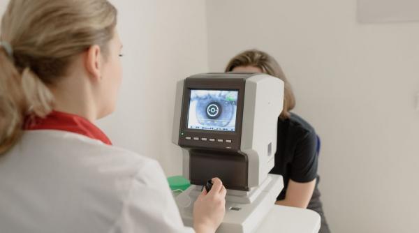 Top 5 clinici și spitale din București-Ilfov pentru chirurgie oftalmologică de înaltă precizie pentru adulți și copii