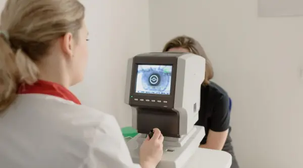 top 5 clinici si spitale din bucuresti ilfov pentru chirurgie oftalmologica de inalta precizie pentru adulti si copii