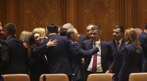 Ziua care a pus capăt celor cinci luni de criză politică. Instalarea Guvernului Niculescu, în imagini