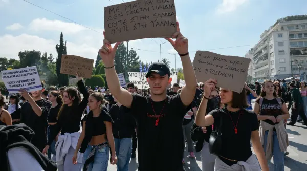 au inceput proteste si in grecia elevii si profesorii cer investitii in scoli si salarii mai mari iar studentii vor chirii mai mici