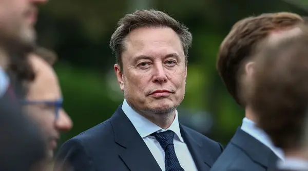 elon musk spune ca tesla si spacex ar putea fuziona intr o singura companie