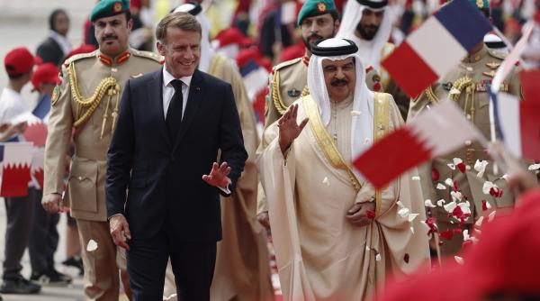 Macron a obținut 200.000 de tone de motorină pe lună din Bahrain și EAU, după doar două zile de turneu în Golful Persic