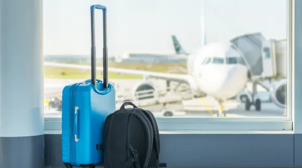 o familie a cheltuit 11 000 de lei pe haine in singapore dupa ce compania aeriana i a pierdut bagajele a fost despagubita dupa 11 ani