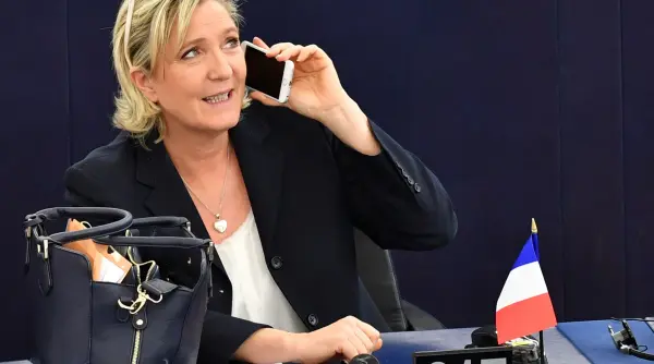 procurorii europeni au descins la parlamentul european fostul grup al lui marine le pen in centrul unui scandal de milioane de euro