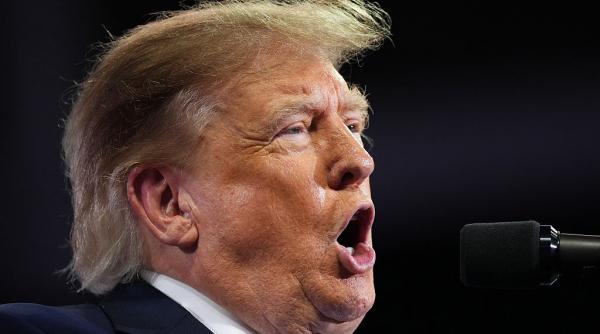 Trump susține că Rusia putea ocupa Kievul în 24 de ore: „Un general foarte prost a virat la dreapta, iar tancurile au rămas în noroi”