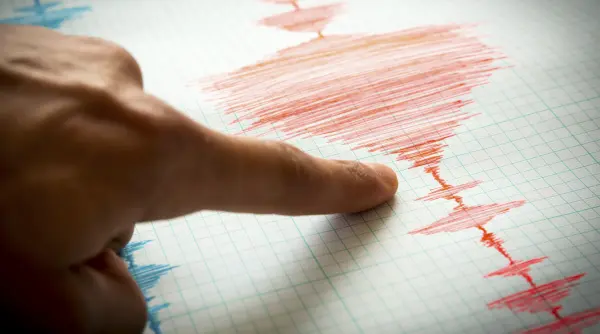 alerta de tsunami in italia dupa 12 cutremure scolile si cladirile publice au fost evacuate in sicilia stati departe de coasta