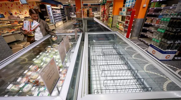 criza fara precedent in italia imagini cu rafturile goale din supermarketurile din napoli nu mai exista lapte oua fructe sau legume