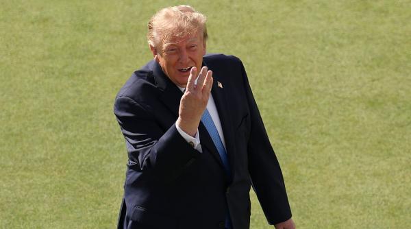 Donald Trump spune că are dreptul să mai candideze pentru un al treilea mandat de președinte al SUA