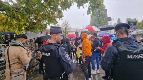 „Sterilizare, nu exterminare!” Zeci de persoane au protestat în Vrancea față de redeschiderea adăpostului de câini din Suraia