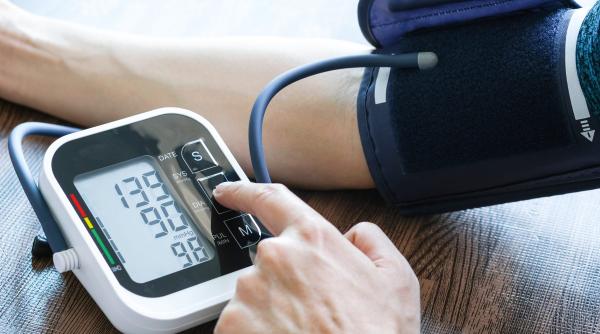  Există o activitate banală care poate scădea tensiunea arterială mai mult decât 30 de minute de exerciții fizice