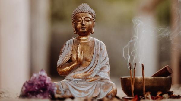 Istoria complicată a bețișoarelor parfumate chinezești: de la ritualuri antice la un meșteșug care a renăscut în secolul 21