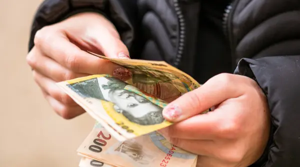 peste 12 000 de romani primesc pensii speciale cine sunt cei care incaseaza in medie peste 25 000 de lei
