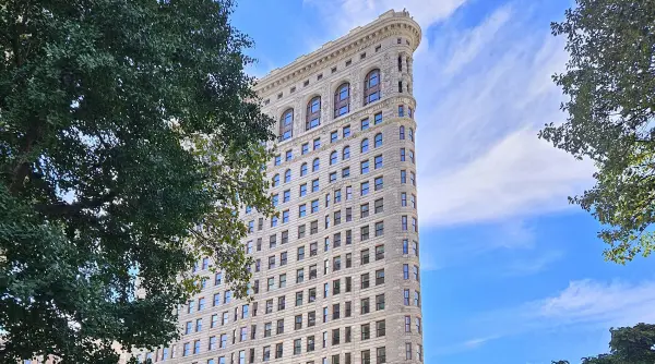 cladirea fier de calcat din new york e ca noua dupa 7 ani de renovari cum arata azi blocul apartamentele costa si 50 000 000 de
