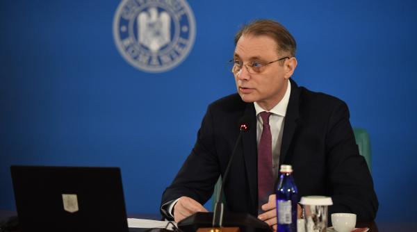luca niculescu se intalneste cu mugur isarescu si cu sefii marilor companii marile teste ale guvernului cursul euro si soarta dacia