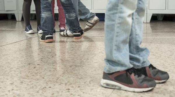 Violența din școli nu se rezolvă cu paznici. Ce soluție propune o expertă în educație după atacurile din Pitești și Bistrița