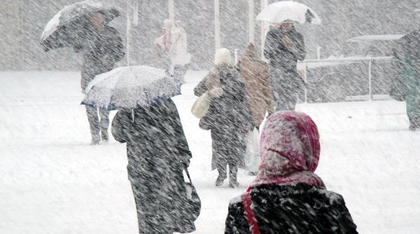 Vortexul polar s-ar putea „rupe” la început de noiembrie. Noua prognoză indică o slăbire record a vânturilor: Cum ar schimba iarna