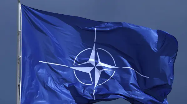 cinci puteri europene au transmis un mesaj ferm la paris europa vrea un rol sporit in nato dar nu fara sprijinul sua