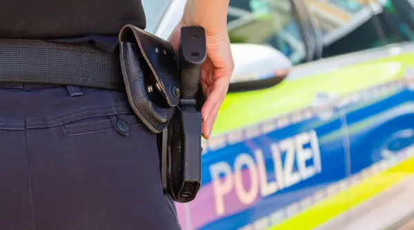 o masina a intrat in multime in germania sunt mai multe victime politia a deschis focul asupra vehiculului