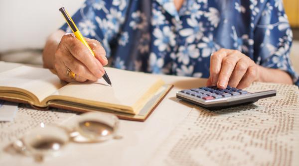 Sindicatele i-au cerut ministrului Manole o nouă lege a salarizării și corectarea Legii pensiilor