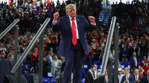 Sondaj Reuters/Ipsos: Popularitatea lui Trump e în ușoară creștere, cu o săptămână înaintea alegerilor decisive pentru Congresul SUA
