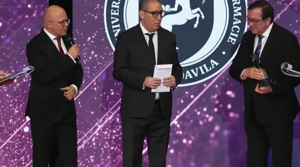 viorel jinga rectorul umf carol davila premiat la gala antena 3 cnn winners of the future pentru programul scoala din spital