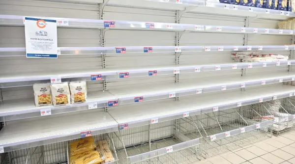ce faci cand nu mai gasesti nimic in supermarketuri un italian a povestit cum a reactionat cand a gasit rafturile goale zile la rand