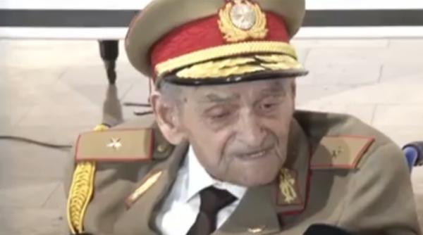 Cel mai vârstnic român a împlinit 111 ani. MApN l-a decorat pe Iosif Rus cu "Ordinul Steaua României" pentru activitatea sa militară