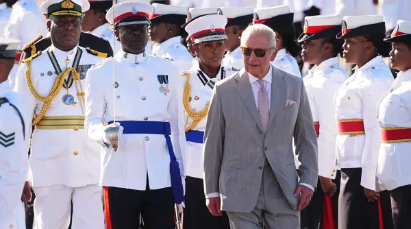 mesajul regelui charles in bahamas unde a fost primit cu pancarte pe care scria platiti ceea ce ne datorati sa se treaca la scuze