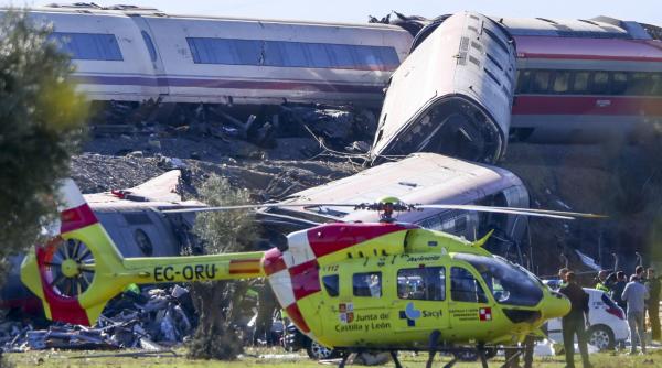 primele imagini de dupa accidentul feroviar tragic din spania sunt sute de victime dupa ce doua trenuri de calatori s au ciocnit