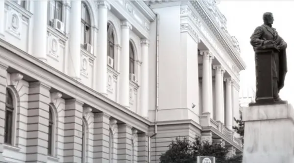 reactia baroului iasi dupa ce facultatea de drept a decis ca avocatii lui alexandru toader sa nu mai predea studentilor din anul iv