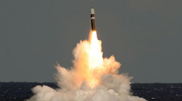 Rusia a testat racheta balistică intercontinentală Bulava, lansată de pe un submarin nuclear. Ce țintă a vizat