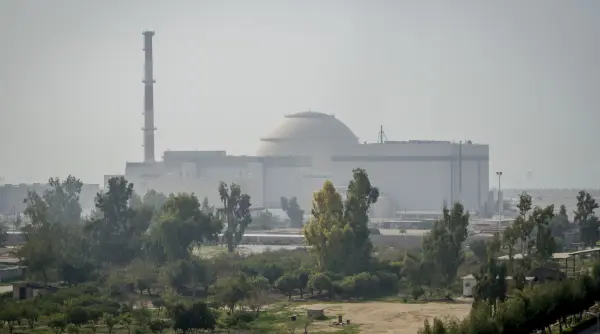 rusia isi trimite din nou oamenii la centrala nucleara din iran in plin razboi ce pregateste moscova