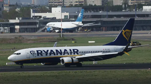 ryanair anunta o schimbare privind bagajele noua regula se va aplica din noiembrie
