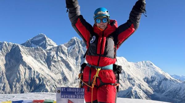 Suceveanca Alina Isopescu a cucerit vârful Ama Dablam din Himalaya, la peste 6.800 de metri altitudine