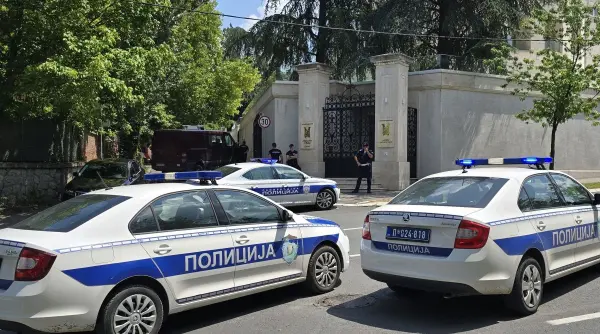 un jandarm a fost atacat cu cutitul la ambasada israelului din belgrad de un minor care a strigat allahu akbar agresorul a fost ucis