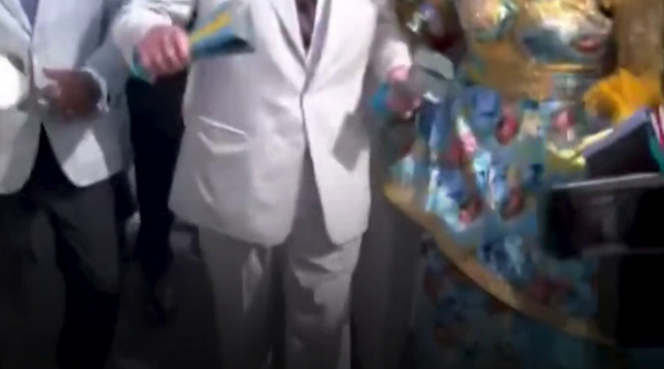 Imagini inedite cu Regele Charles: monarhul britanic a dansat la o paradă în Bahamas