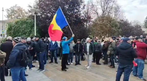 angajatii liberty galati protesteaza in fata prefecturii nu au mai primit salarii din mai si intra in somaj tehnic de la 1 noiembrie